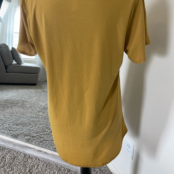 NWOT lularoe short sleeve tunic. Medium - Picture 2 of 3